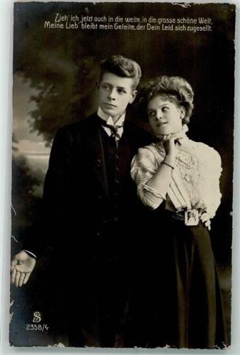 1909 Junger Mann verabschiedet sich von seiner Frau im mit Rüschen verzierten Kleid Poesie / Liebe