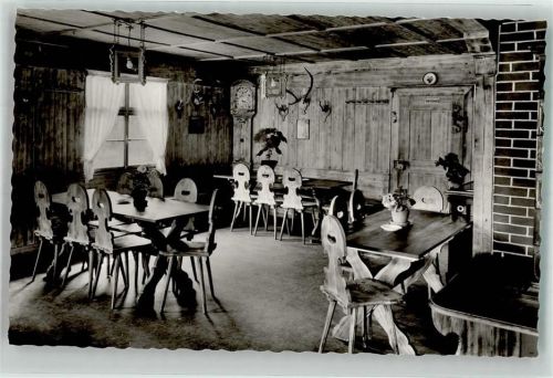 Vöhrenbach Gasthaus zur Talsperre Linchtalsperre 800 m Gastraum Holz Blumen Geweih Standuhr