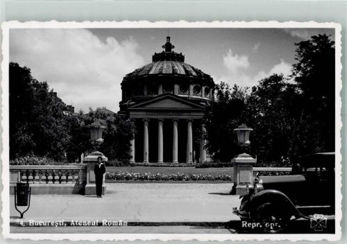 Bukarest Rumänisches Athenaeum Auto Oldtimer