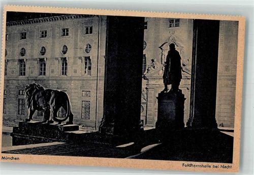 München Feldherrnhalle bei Nacht Löwe Denkmal
