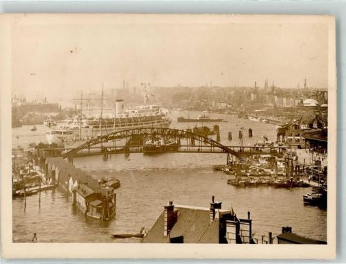 Hamburg KdF-Passagierdampfer im Hafen Verlag Hans Andres Ort lt. Recherche WK II