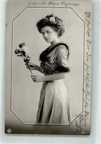 1911 Nr. 1840 Frau Mode Pelz Rosen Blüte im Haar
