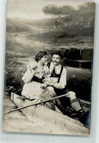 1908 Mann umarmt Frau in Tracht im Ruderboot Fotostudioaufnahme Poesie / Liebe AL 3194/2