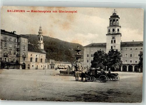 Salzburg Residenzplatz Glockenspiel Kutsche