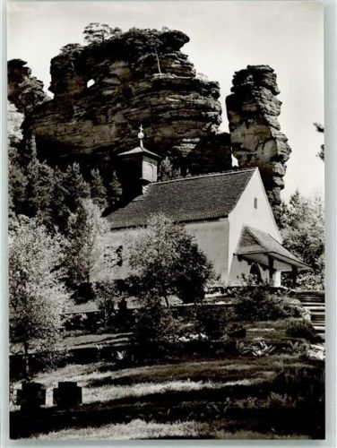 Dahn Kirche Ehrenfriedhof