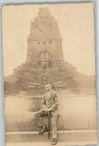 Leipzig Portrait Mann mit Regenschirm