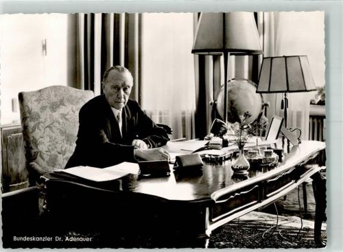 Adenauer Bundeskanzller am Schreibtisch