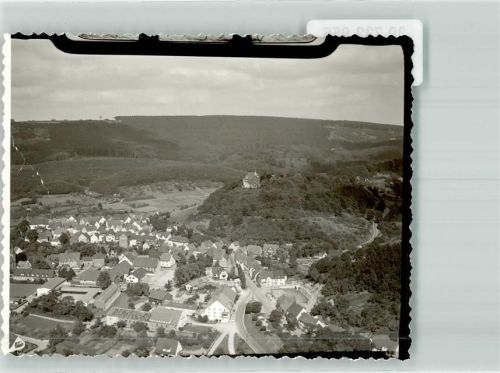 Schwalenberg Fliegeraufnahme von Ort und Burg Schwalenberg Foto Original aus Archiv eines Ansichtskartenverlags Ort handschriftlich