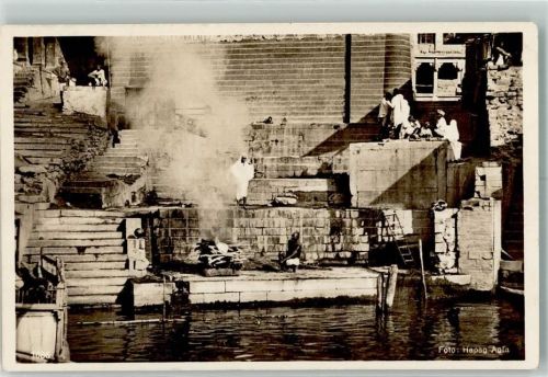 Benares 1935 Beerdigung Verbrennung der Toten am Ganges Burning Gate
