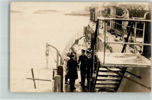 Matrosen Begrüssung durch spanische Behörden Kreuzer Foto AK