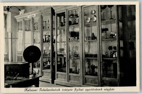 Budapest Kalocsai Iskolanöverek intezete fizikai szertaranak reszlete ,Das Institut der Kalocsai-Schulschwestern ist eine Abteilung der Abteilung für physische Dienste