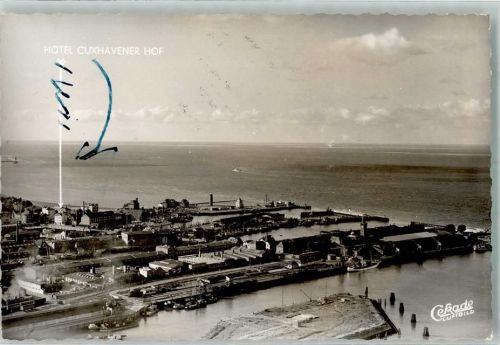 Cuxhaven Fliegeraufnahme des Hafens mit Hotel Cuxhavener Hof Foto Original aus Archiv eines Ansichtskartenverlags Farbmarkierung im Bild