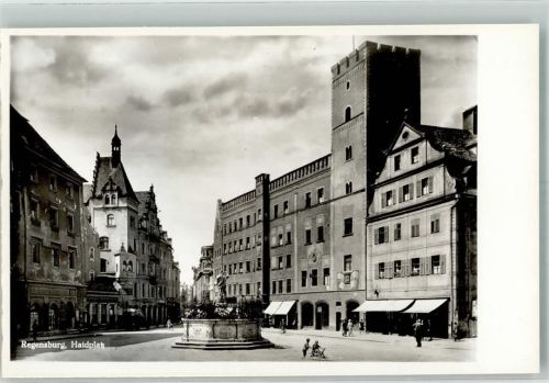 Regensburg Haidplatz mit Justitiabrunnen