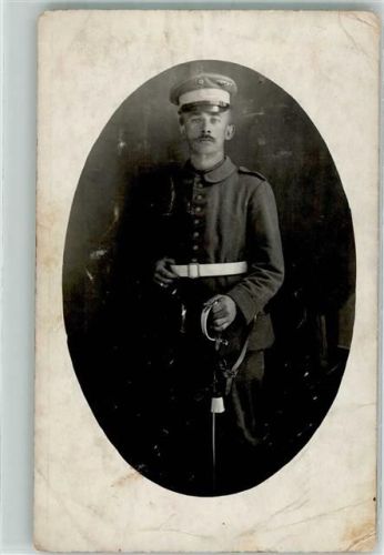 Fürth Landser in Uniform mit Säbel im Fotostudio Ort lt. Fotograf Hans Schmerler