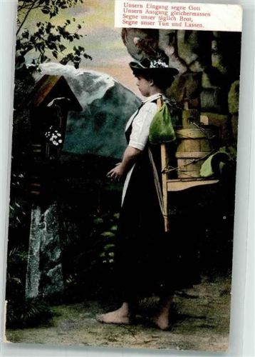 1907 Frau Barfuss in Tracht im Gebet auf dem Rücken ein Butterfass