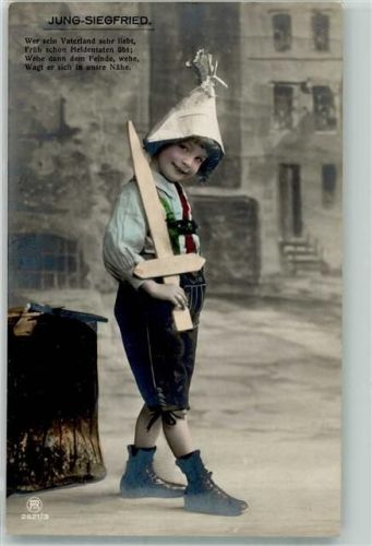 Junge mit Holzschwert in Tracht Rotophot 2621/3 WK I