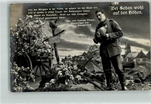 Sedan 1915 Landser in Uniform am Grab eines gefallenen Kameraden Fotostudioaufnahme R & K.L. 8303/6