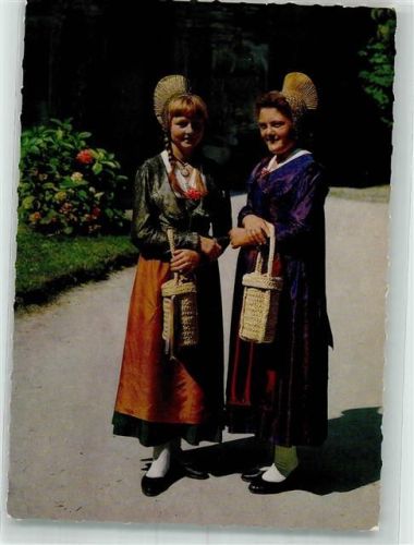 Zwei Frauen in der Tracht aus der Wachau Fotograf Kellner