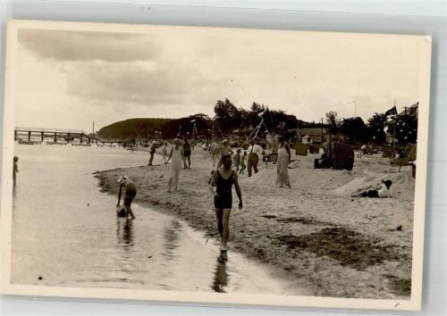 Scharbeutz 1933 Strand mit bunten Wimpeln Bademoden WK II Ort handschrift lich