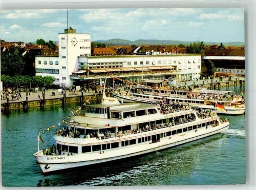 Friedrichshafen Fahrgastschiff Stuttgart verläßt den Hafenbahnhof