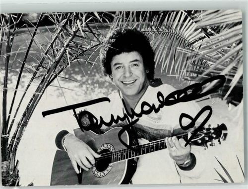 Tony Marshall mit Gitarre unter Palmen mit Autogramm