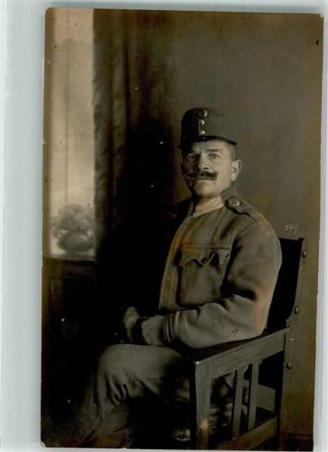 1918 Älterer Landser in Uniform im Fotostudio WK I