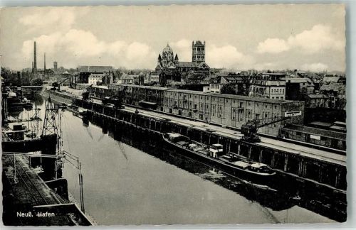 Neuss Rheinhafen mit Quirinus-Münster