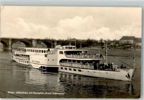 Pirna Raddampfer Ernst Thälmann vor der Elbbrücke