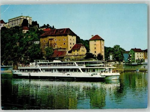 Passau Fahrgastschiff MS Rakoczi mit Veste Ober- und Unterhaus