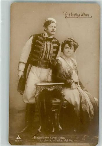 Szene aus Die lustige Witwe von Franz Lehar PH 4379-4