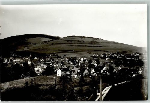 Usseln mit Ev. Kilianskirche und Osterkopf Ort handschriftlich Foto Original aus Archiv eines Ansichtskartenverlags