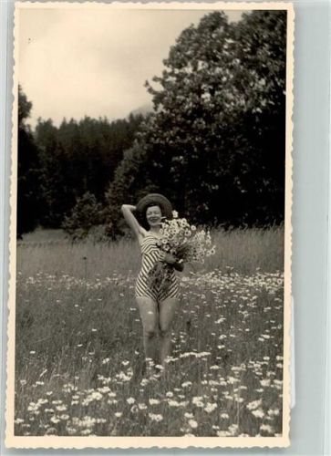 Albin Skoda`s Frau Badeanzug Margeriten