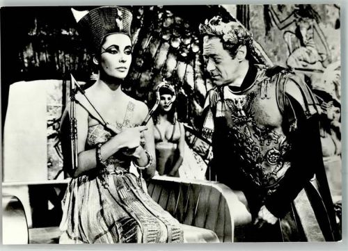 Szene aus dem Film Kleopatra mit Rex Harrison und Elisabeth Taylor
