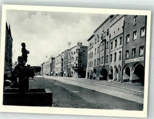 Mühldorf Unterer Stadtplatz Denkmal Brunnen Auto