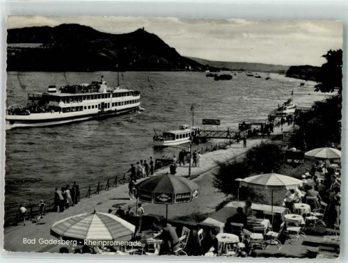 Bad Godesberg Rheinpromenade mit Rheinschifffahrt und Siebengebirge