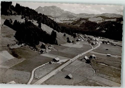 Oberstdorf Fliegeraufnahme eines abgelegenen Gasthauses mit Minigolf zwischen Heugarben Foto Original aus Archiv eines Ansichtskartenverlags Ort handschriftlich