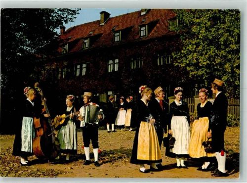 Kirchheim Tracht im Schlosshof