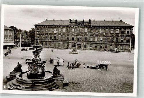 Erlangen Schloss mit Kunstbrunnen Marktszene