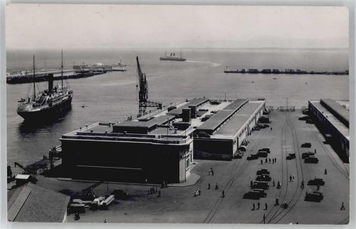 Alger Hafeneinfahrt, Schiff