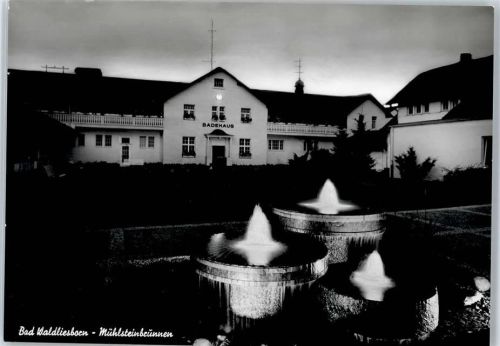 Bad Waldliesborn Mühlensteinbrunnen bei Nacht
