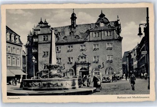 Darmstadt Rathaus mit Marktbrunnen