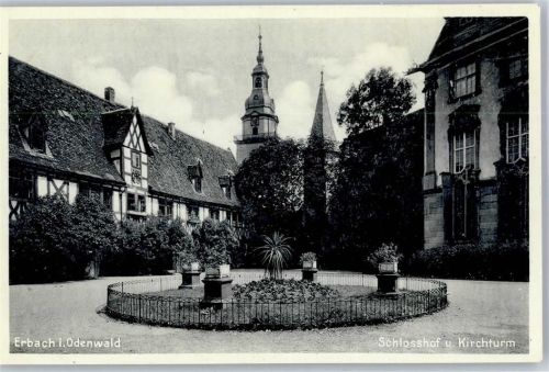Erbach Schlosshof Kirchturm