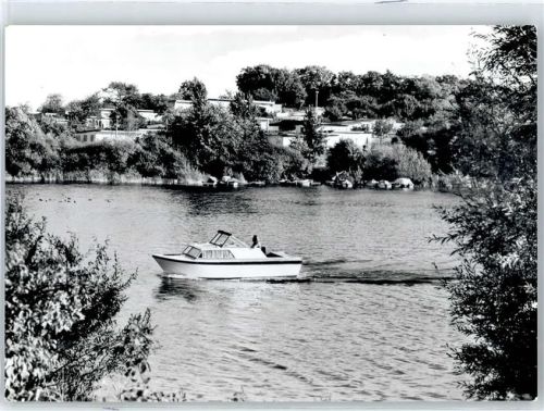 Werder Bungalowsiedlung und Riegelbucht am Zeltplatz Motorboot