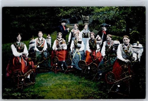 97653 W8743 Bischofsheim a d Rhön - Spinnerinnengruppe aus der Singschule