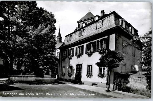 Remagen Pfarrhaus mit Marienbrunnen