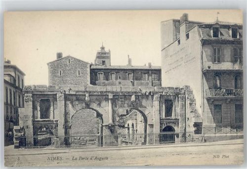 Nimes La Porte d Auguste