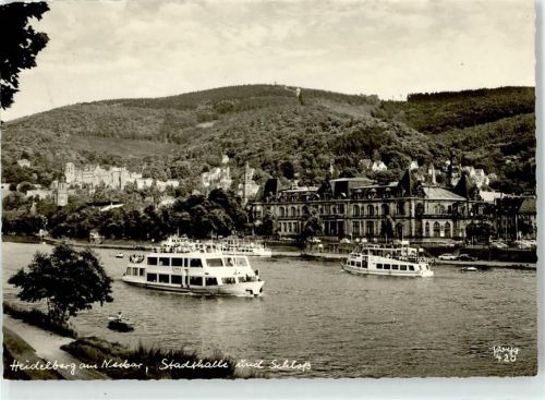 Heidelberg Stadthalle Schloss Neckar mit Ausflugsschiffen