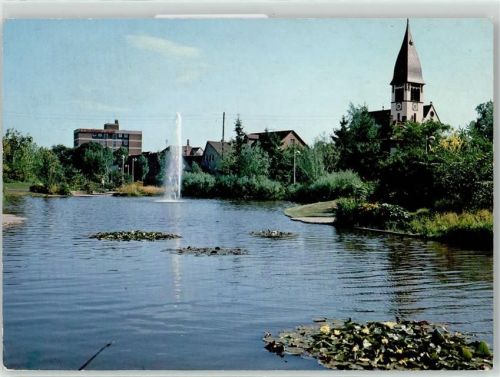 Hattersheim Kirche Park Weiher Fontäne