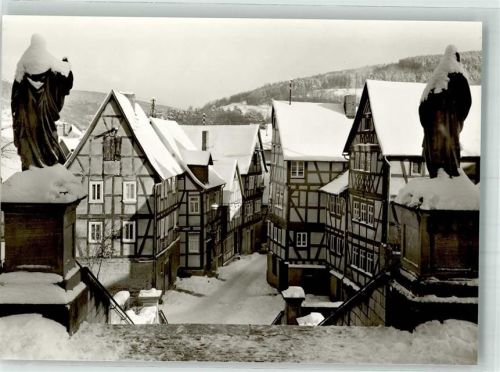 Bad Orb Kirchgasse Treppe Figuren Fachwerkhaus Winter Schnee Spessart