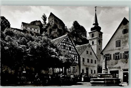 Pottenstein Marktplatz Sparkasse Burg Brunnen Kirche